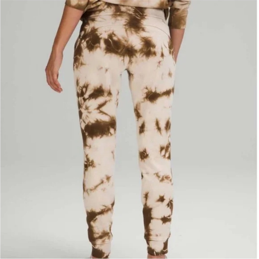 NWT Lululemon Athletica Warm Down Jogger in Earth Dye Sand Tie Dye Women’s sz 6 - Picture 3 of 12